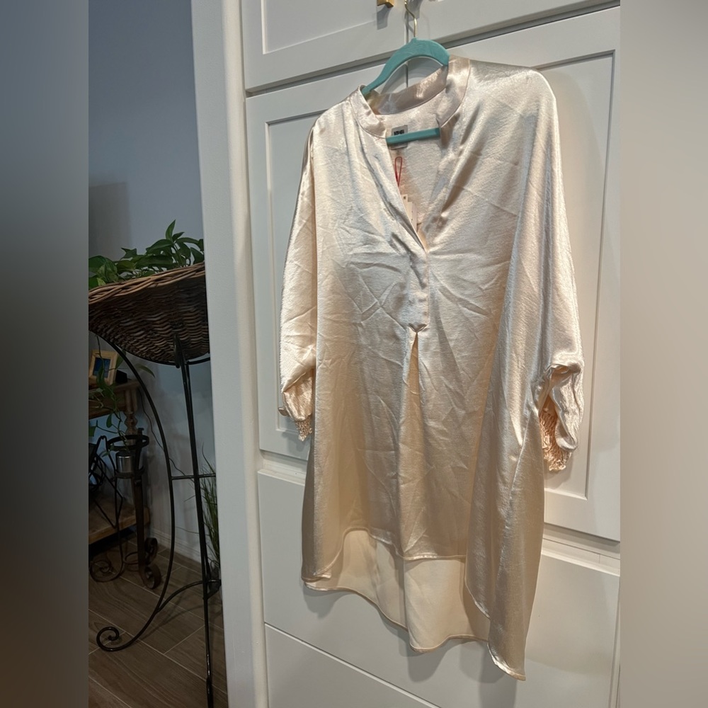 NWT Anne Klein size XL (fits up to 3x) Satin high-low top